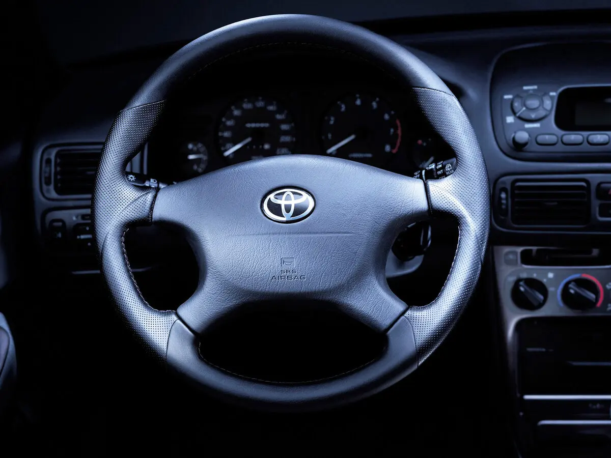 Toyota Corolla VIII (E110) Рестайлинг Хэтчбек 3 дв. — фото 7