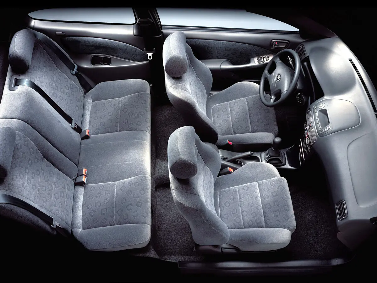 Toyota Corolla VIII (E110) Рестайлинг Хэтчбек 3 дв. — фото 8