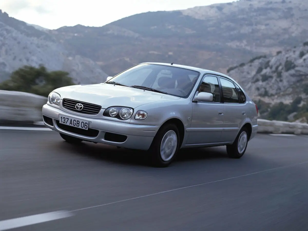 Toyota Corolla VIII (E110) Рестайлинг Лифтбек — фото 2