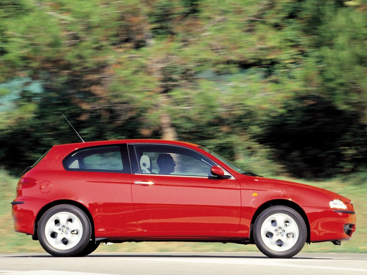 Alfa Romeo 147 I Хэтчбек 3 дв. — фото 2