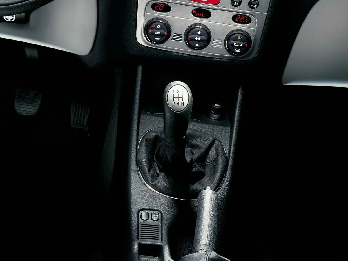 Alfa Romeo 147 I Хэтчбек 3 дв. — сүрөт 7