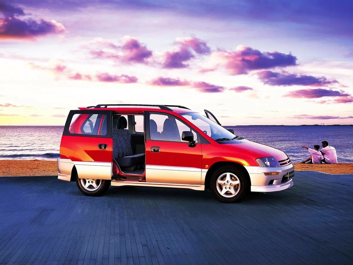 Mitsubishi Space Runner II Компактвэн — photo 5