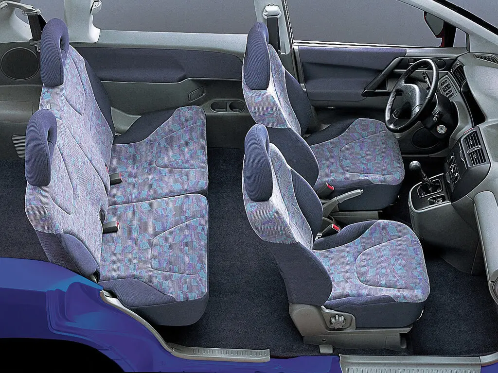 Mitsubishi Space Runner II Компактвэн — photo 6