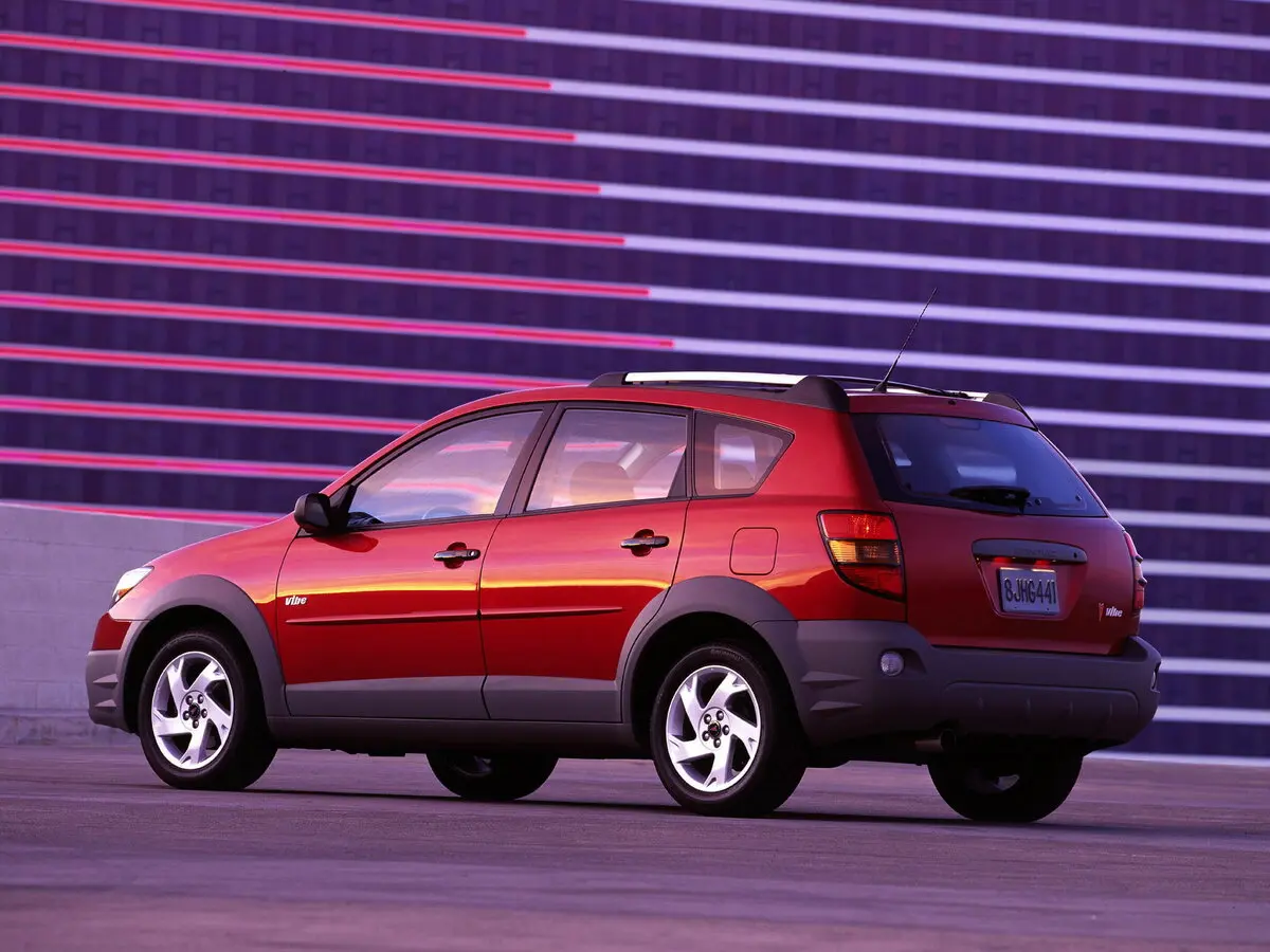 Pontiac Vibe I Хэтчбек 5 дв. — photo 4