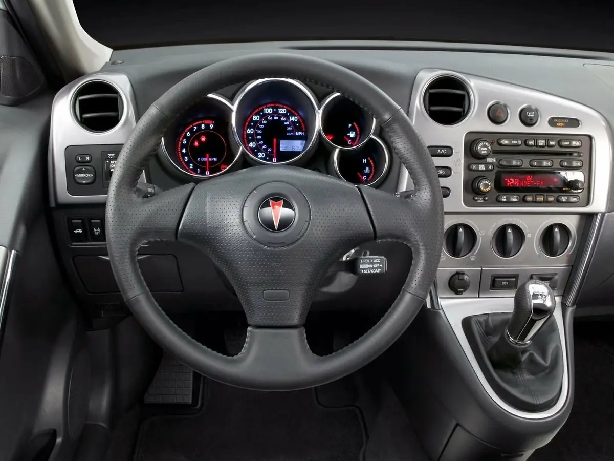 Pontiac Vibe I Хэтчбек 5 дв. — photo 6