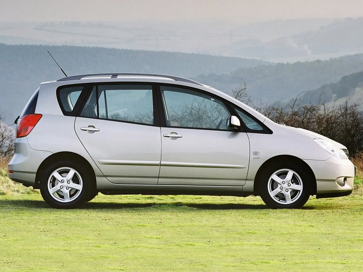 Toyota Corolla Verso I Компактвэн — сүрөт 2