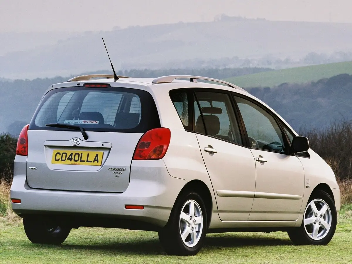 Toyota Corolla Verso I Компактвэн — сүрөт 4