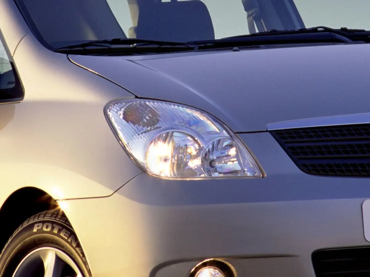 Toyota Corolla Verso I Компактвэн — сүрөт 8