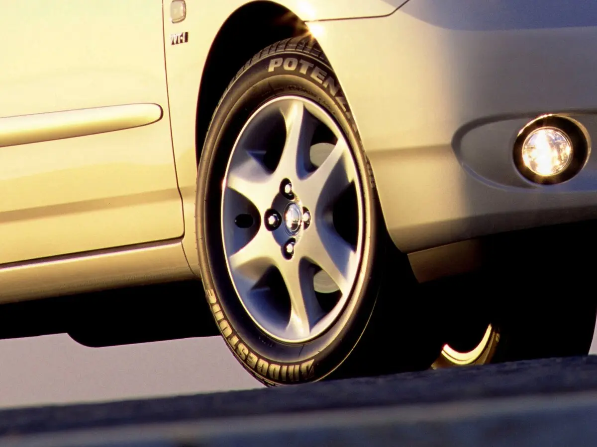 Toyota Corolla Verso I Компактвэн — сүрөт 11