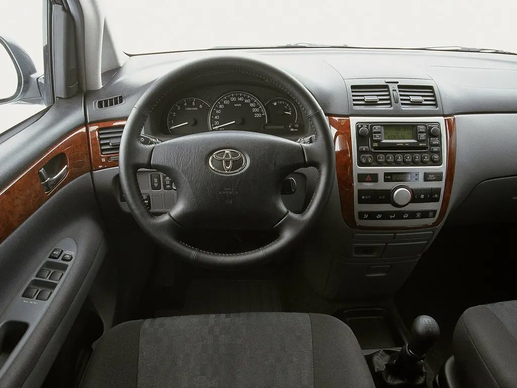 Toyota Avensis Verso I Компактвэн — photo 6