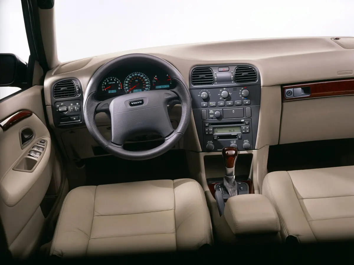 Volvo V40 I Рестайлинг Универсал 5 дв. — сүрөт 6