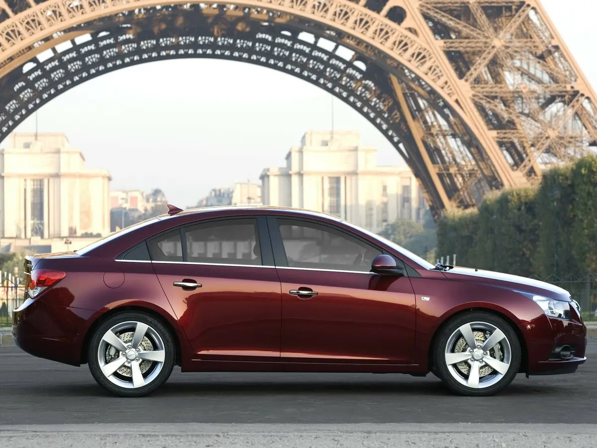 Chevrolet Cruze I Седан — сүрөт 2
