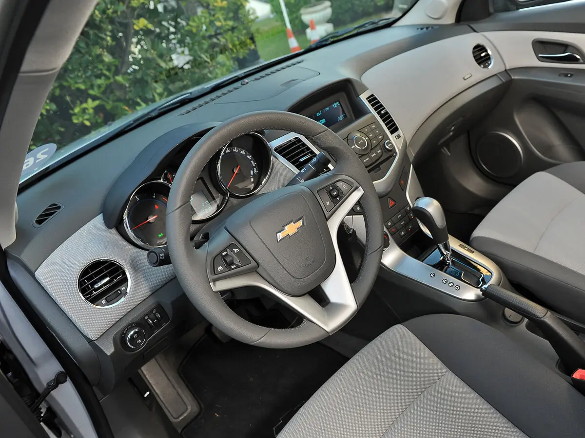 Chevrolet Cruze I Седан — сүрөт 7