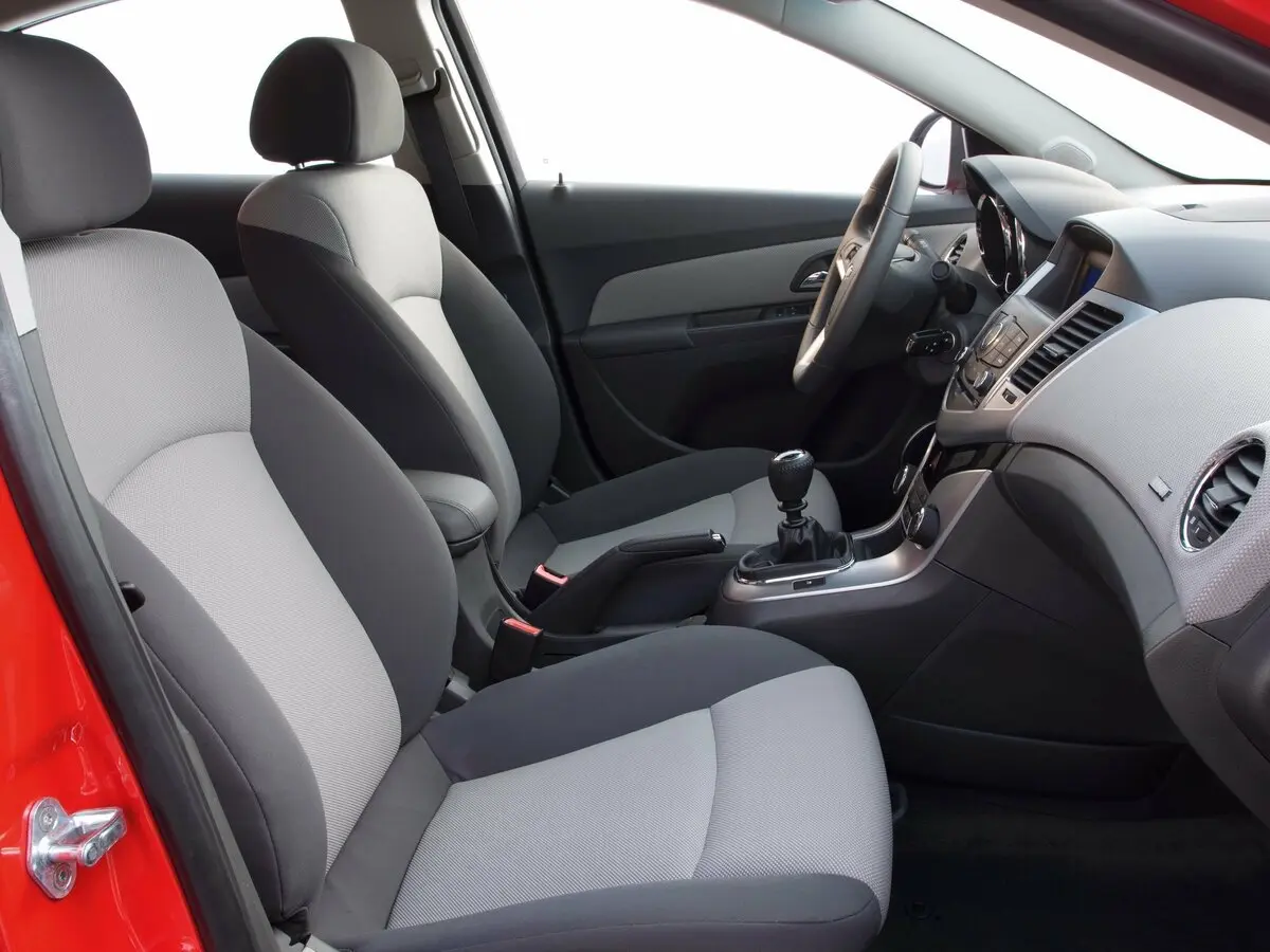Chevrolet Cruze I Седан — сүрөт 8