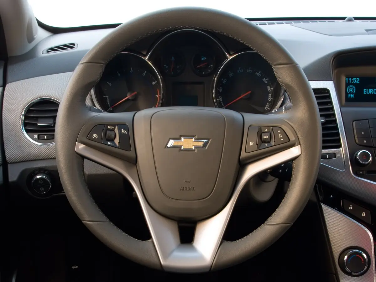 Chevrolet Cruze I Седан — сүрөт 10