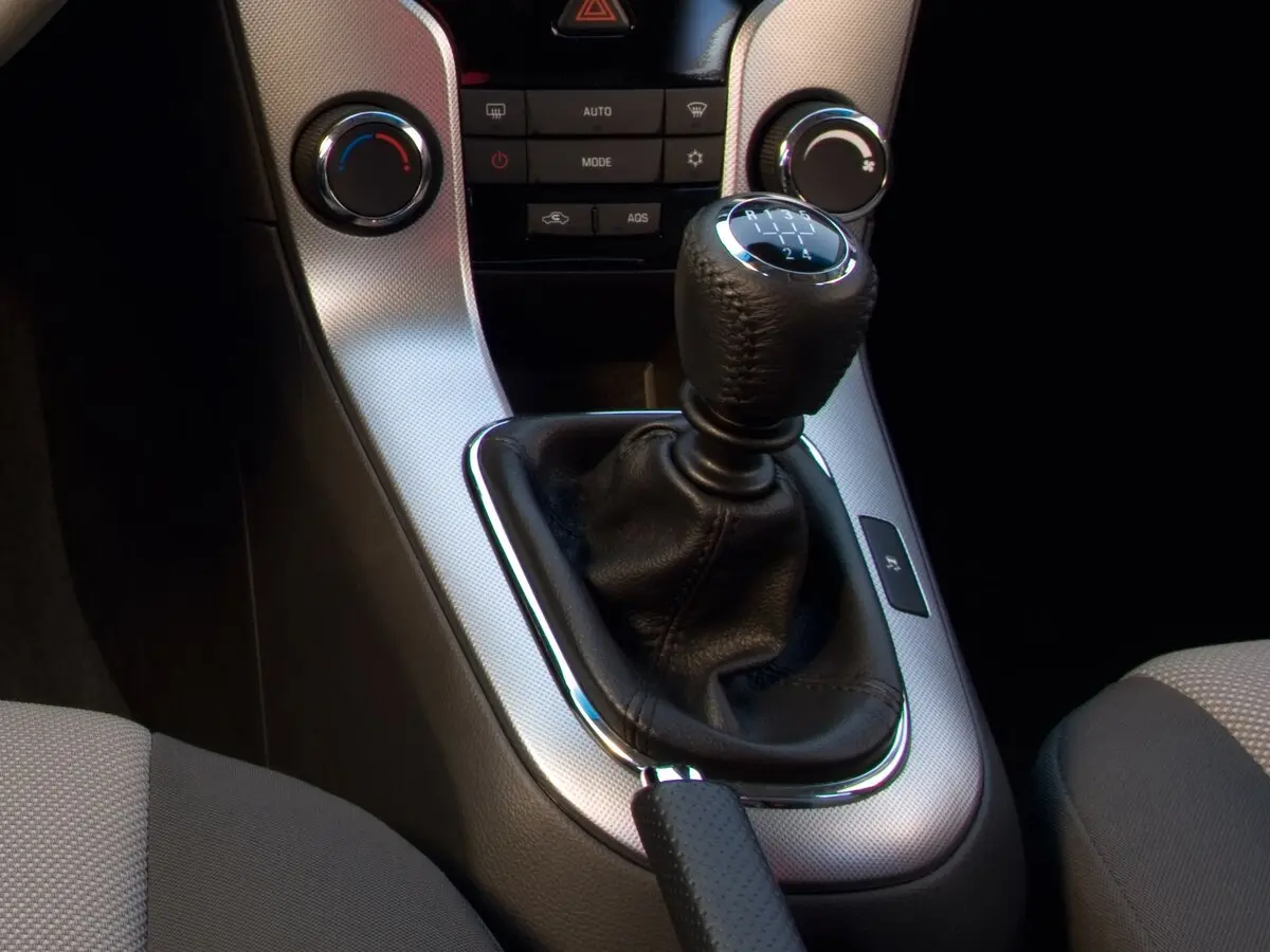 Chevrolet Cruze I Седан — сүрөт 12
