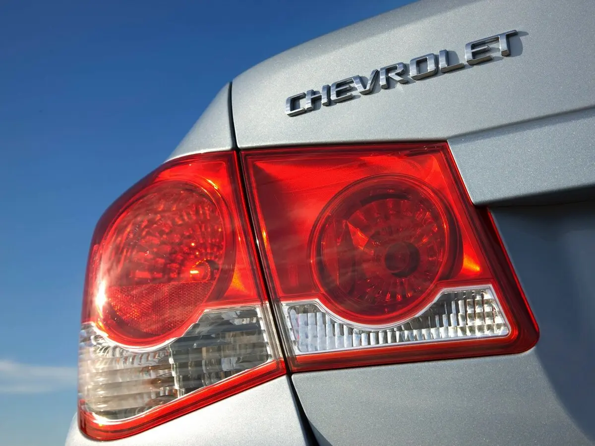 Chevrolet Cruze I Седан — сүрөт 15