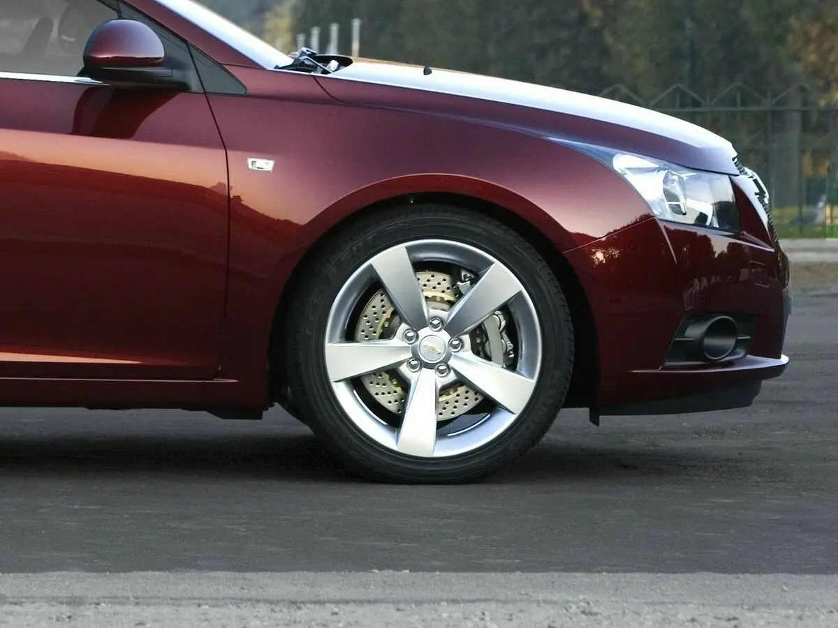 Chevrolet Cruze I Седан — сүрөт 17