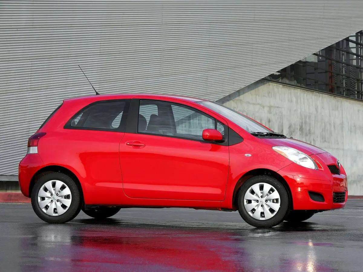 Toyota Yaris II Рестайлинг Хэтчбек 3 дв. — сүрөт 2