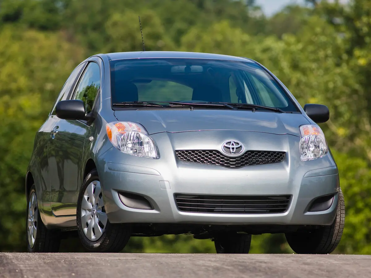 Toyota Yaris II Рестайлинг Хэтчбек 3 дв. — сүрөт 3