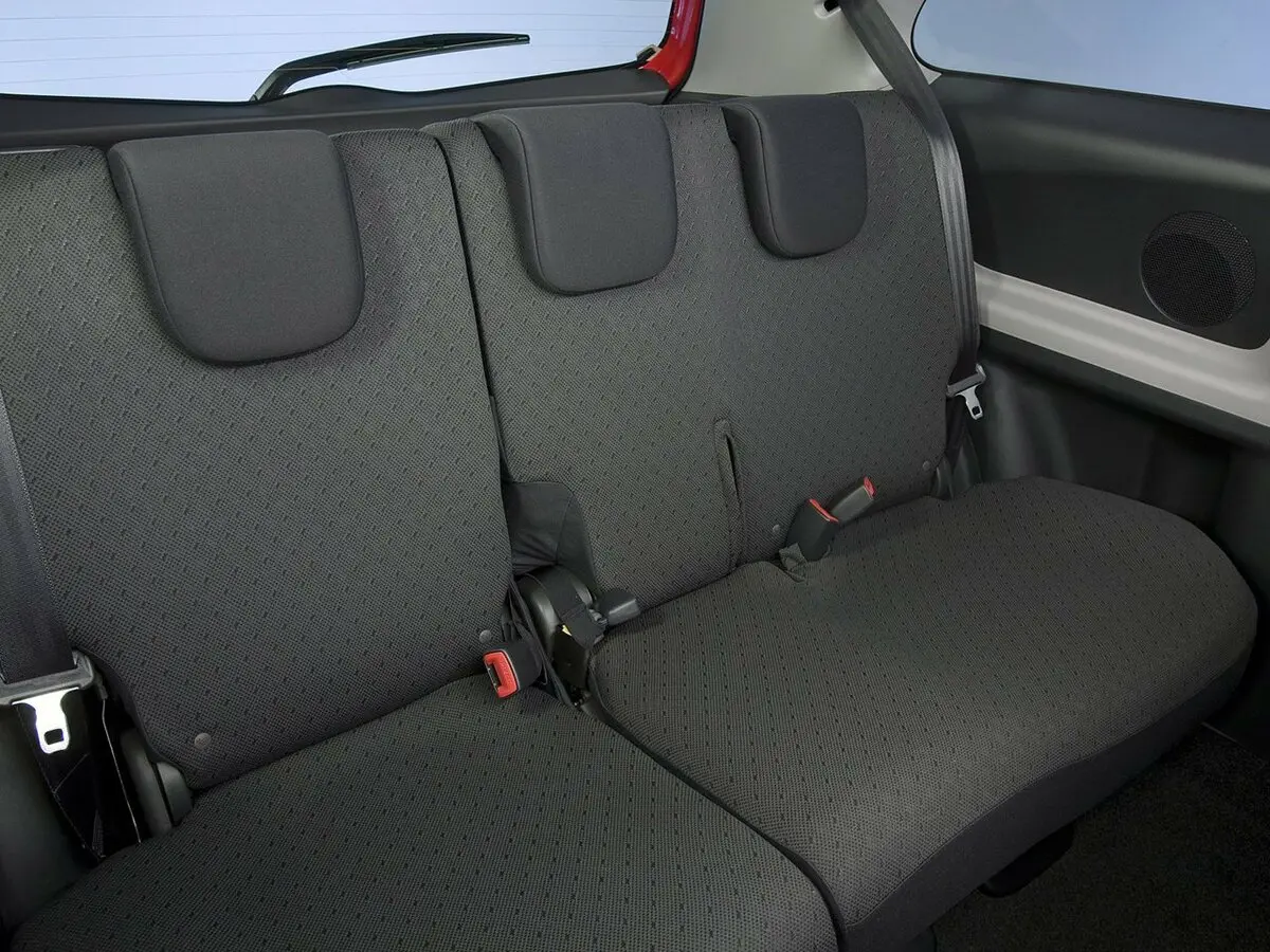 Toyota Yaris II Рестайлинг Хэтчбек 3 дв. — сүрөт 9