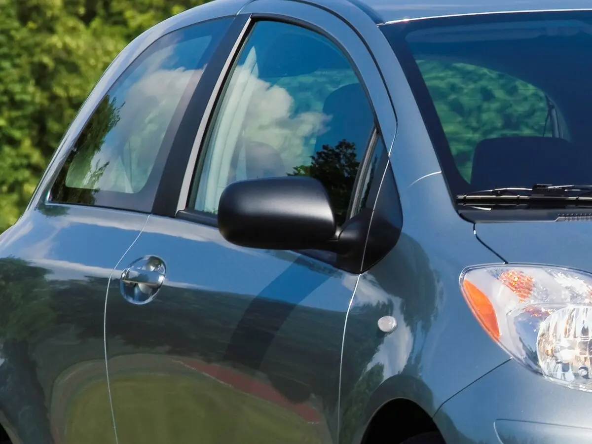Toyota Yaris II Рестайлинг Хэтчбек 3 дв. — сүрөт 12
