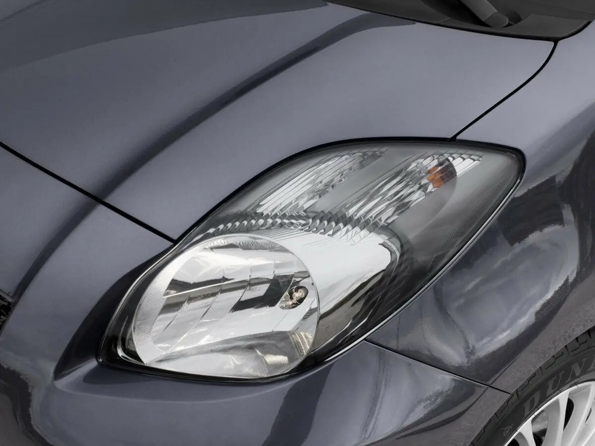 Toyota Yaris II Рестайлинг Хэтчбек 3 дв. — сүрөт 13