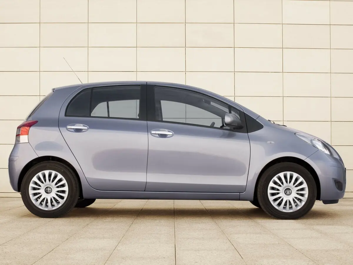Toyota Yaris II Рестайлинг Хэтчбек 5 дв. — сүрөт 2