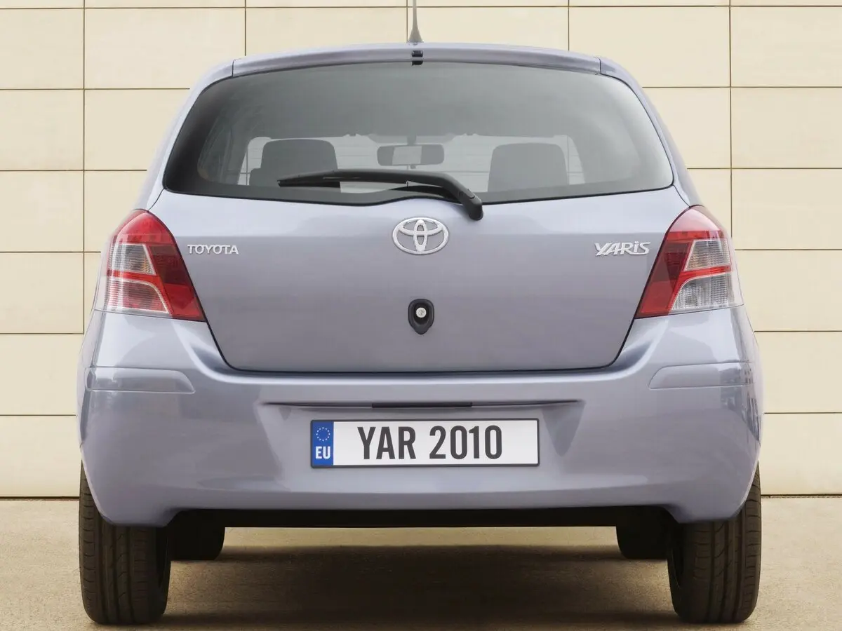 Toyota Yaris II Рестайлинг Хэтчбек 5 дв. — сүрөт 4