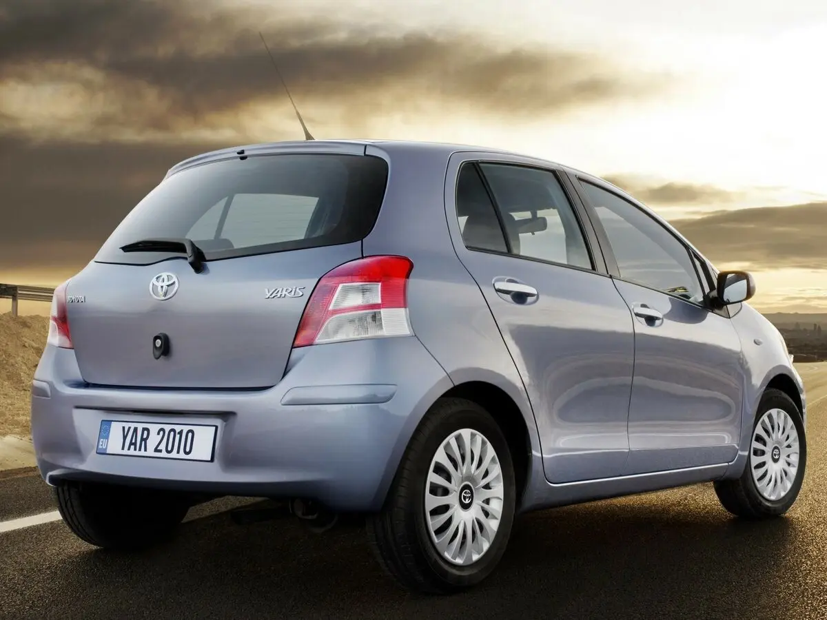 Toyota Yaris II Рестайлинг Хэтчбек 5 дв. — сүрөт 5