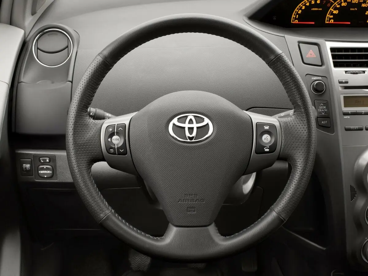 Toyota Yaris II Рестайлинг Хэтчбек 5 дв. — сүрөт 9