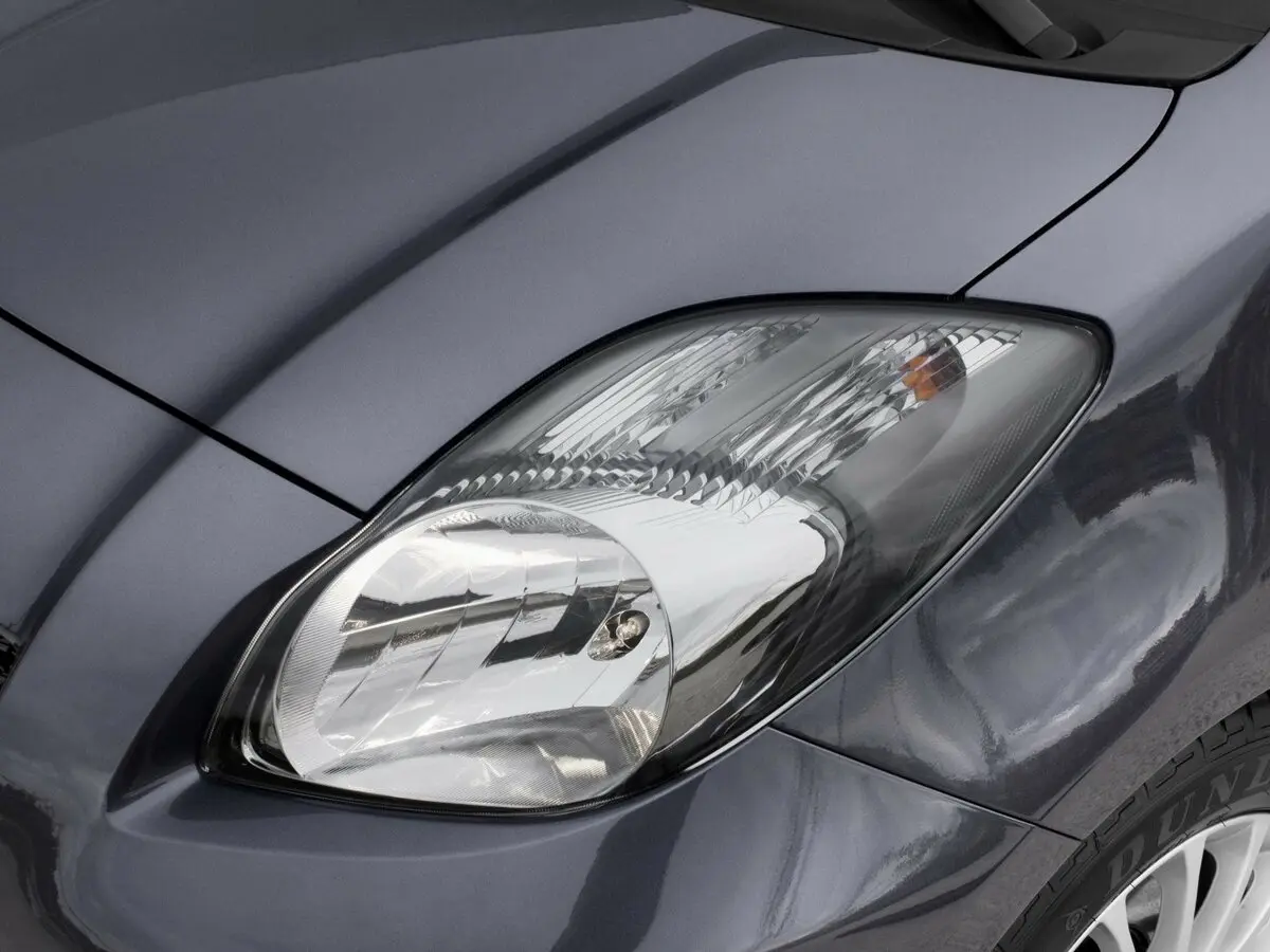 Toyota Yaris II Рестайлинг Хэтчбек 5 дв. — сүрөт 10