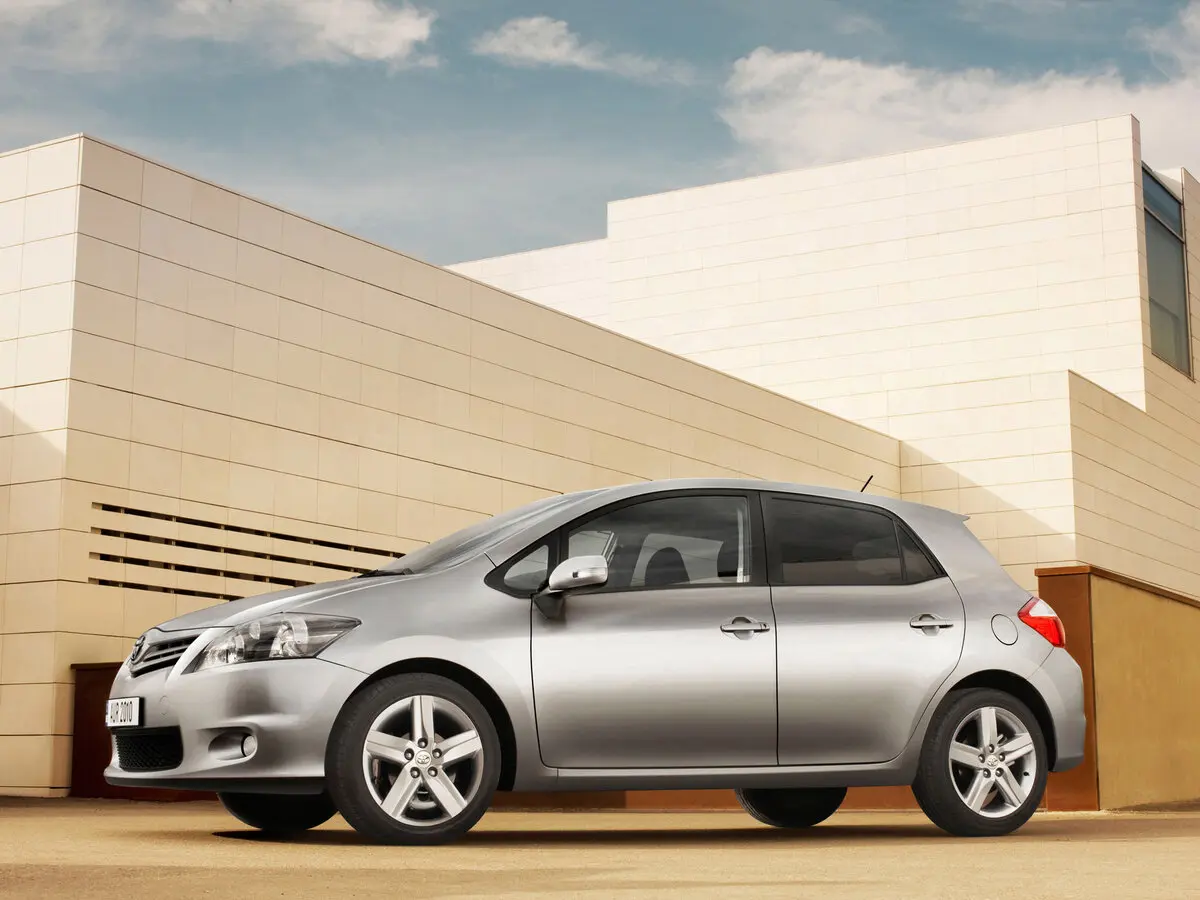 Toyota Auris I Рестайлинг Хэтчбек 5 дв. — сүрөт 2