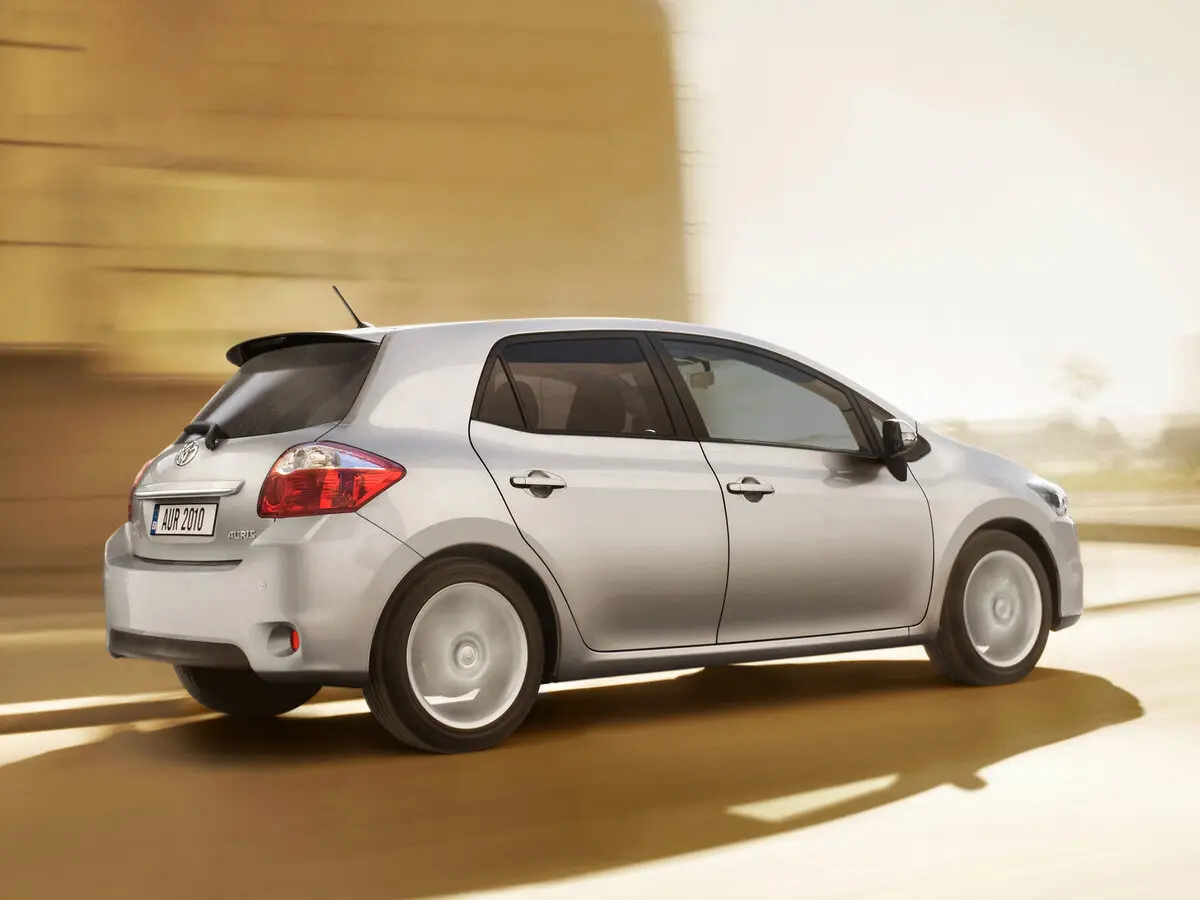 Toyota Auris I Рестайлинг Хэтчбек 5 дв. — сүрөт 5