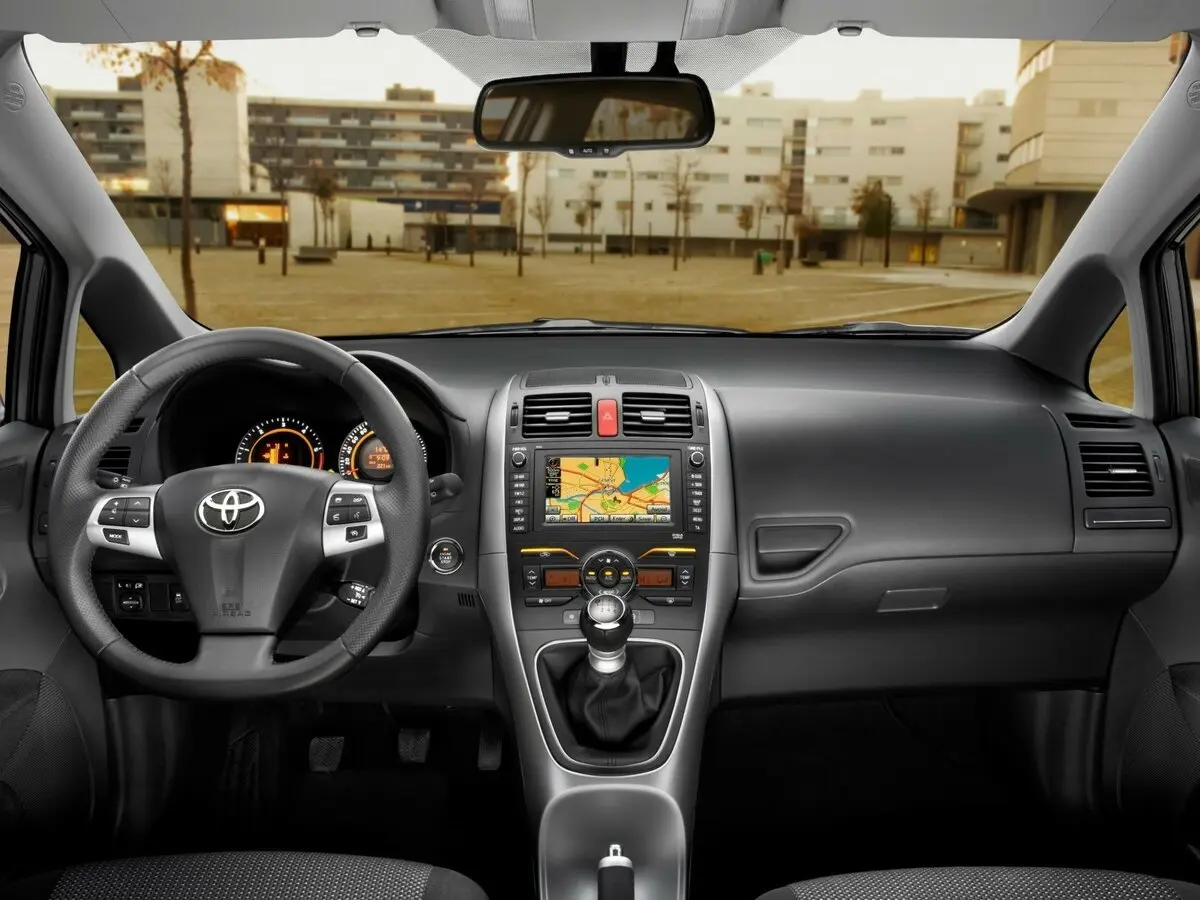 Toyota Auris I Рестайлинг Хэтчбек 5 дв. — сүрөт 6
