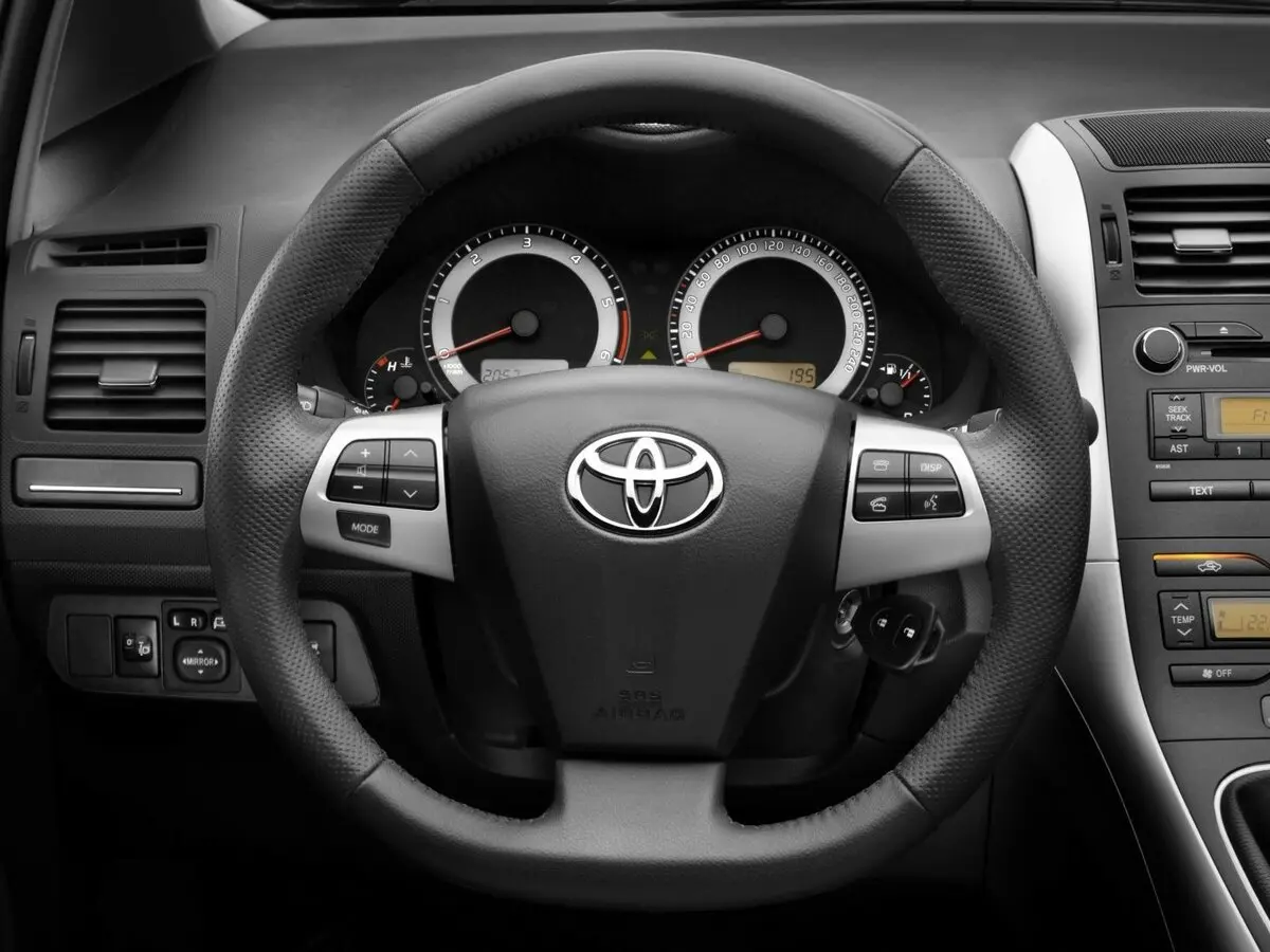 Toyota Auris I Рестайлинг Хэтчбек 5 дв. — сүрөт 9