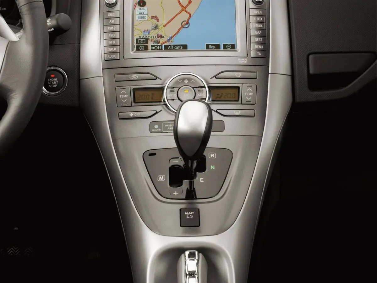 Toyota Auris I Рестайлинг Хэтчбек 5 дв. — сүрөт 10