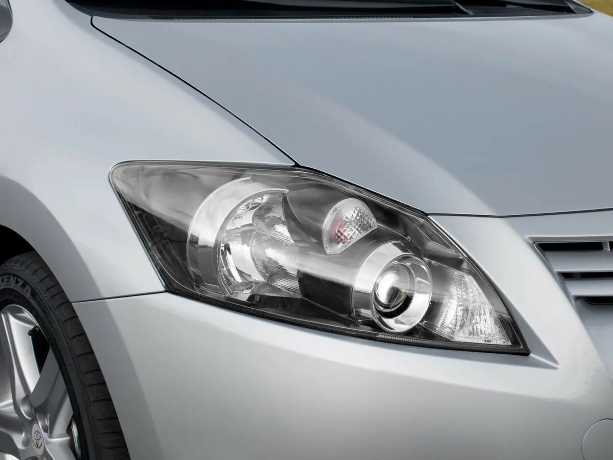 Toyota Auris I Рестайлинг Хэтчбек 5 дв. — сүрөт 13