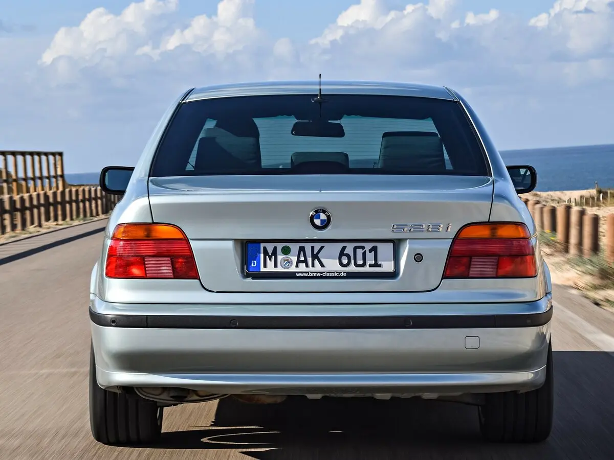 BMW 5 серии IV (E39) Седан — photo 4