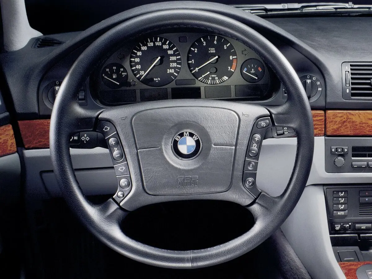 BMW 5 серии IV (E39) Седан — photo 9