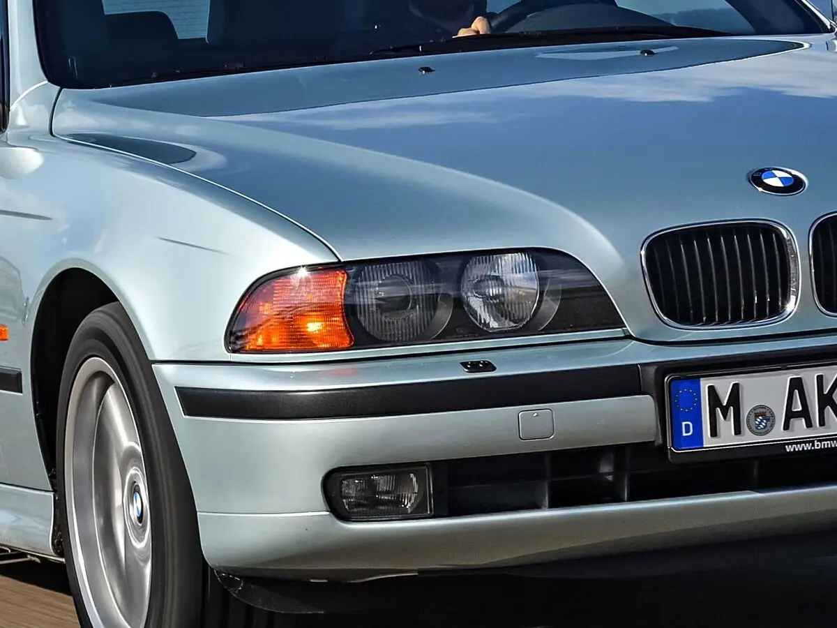 BMW 5 серии IV (E39) Седан — photo 14