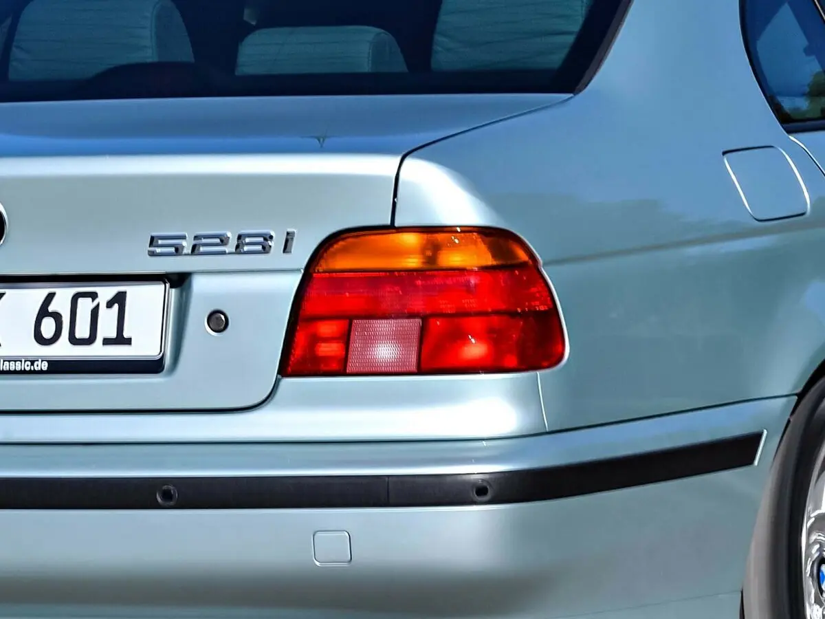 BMW 5 серии IV (E39) Седан — photo 15