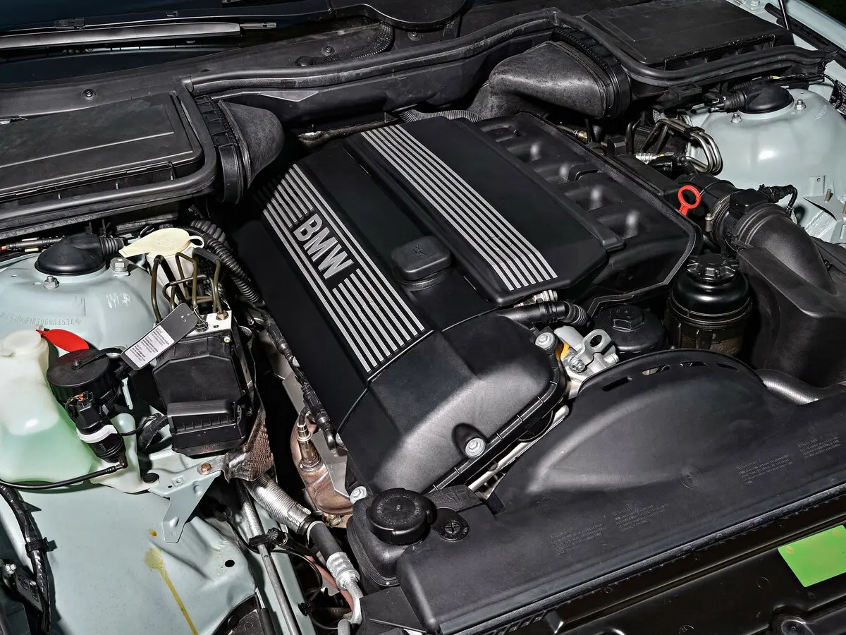 BMW 5 серии IV (E39) Седан — photo 17