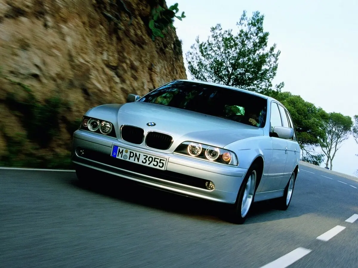 BMW 5 серии IV (E39) Рестайлинг Универсал 5 дв. — фото 2