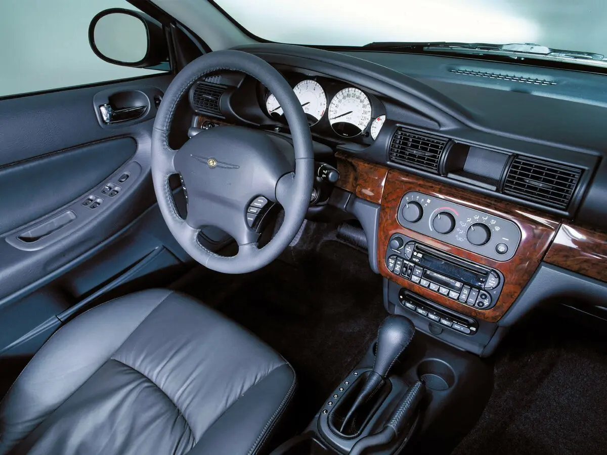Chrysler Sebring II Седан — сүрөт 6