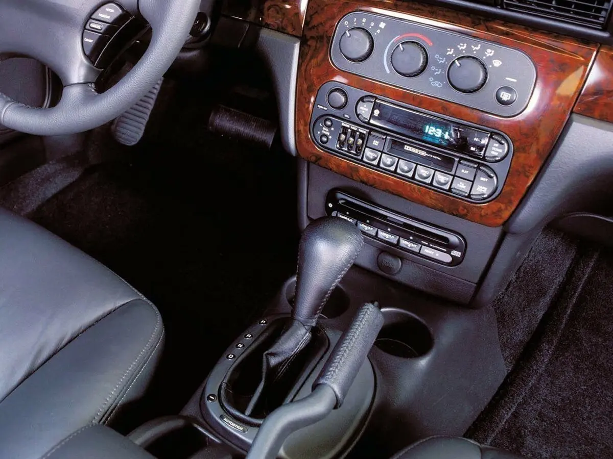 Chrysler Sebring II Седан — сүрөт 8