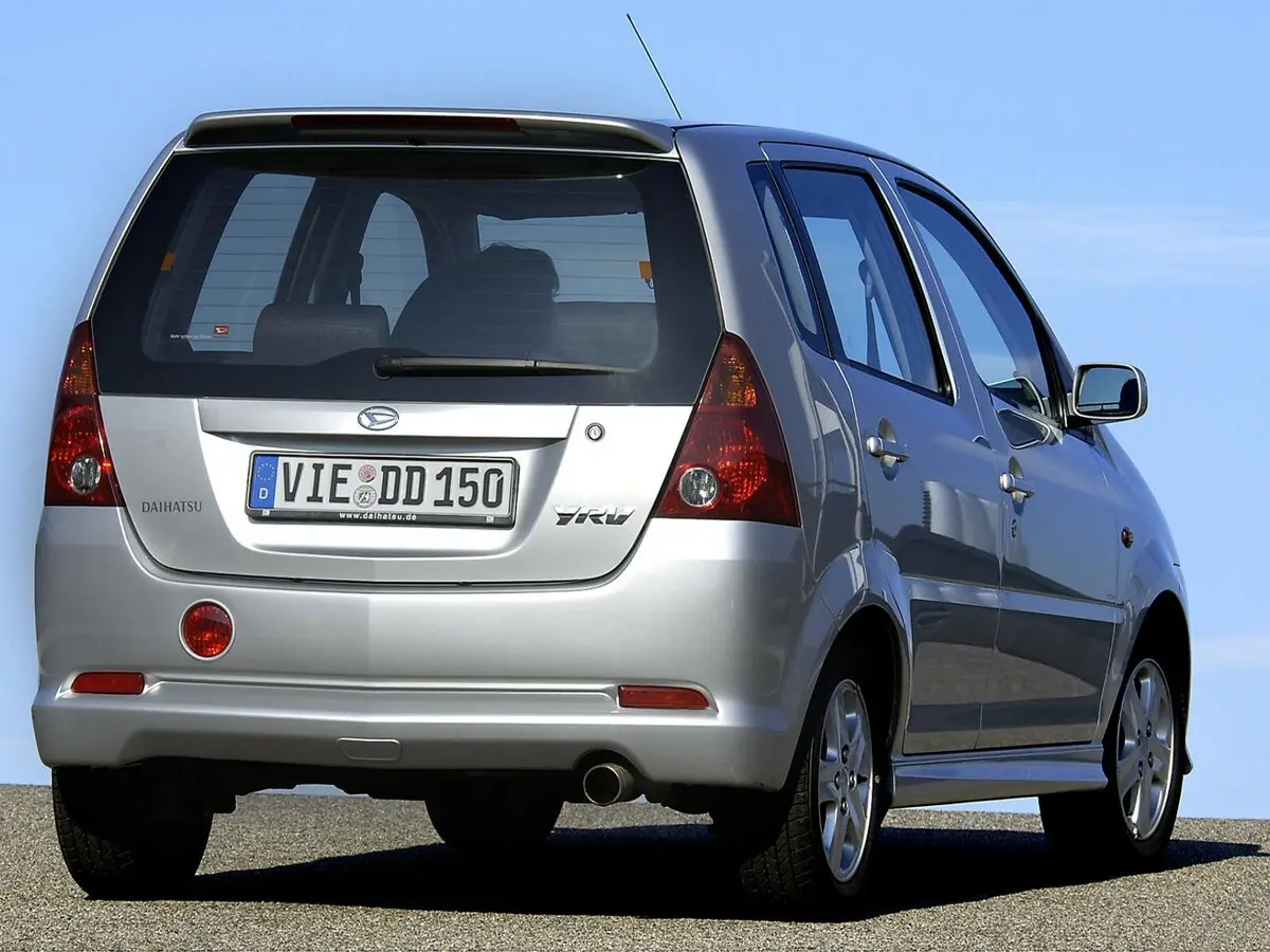 Daihatsu YRV I Компактвэн — сүрөт 4
