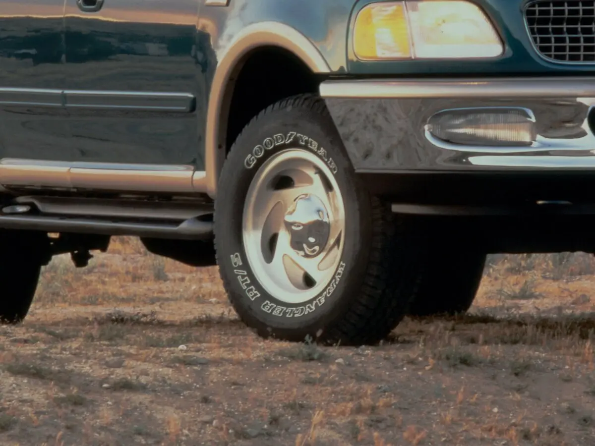 Ford Expedition I Внедорожник 5 дв. — сүрөт 16