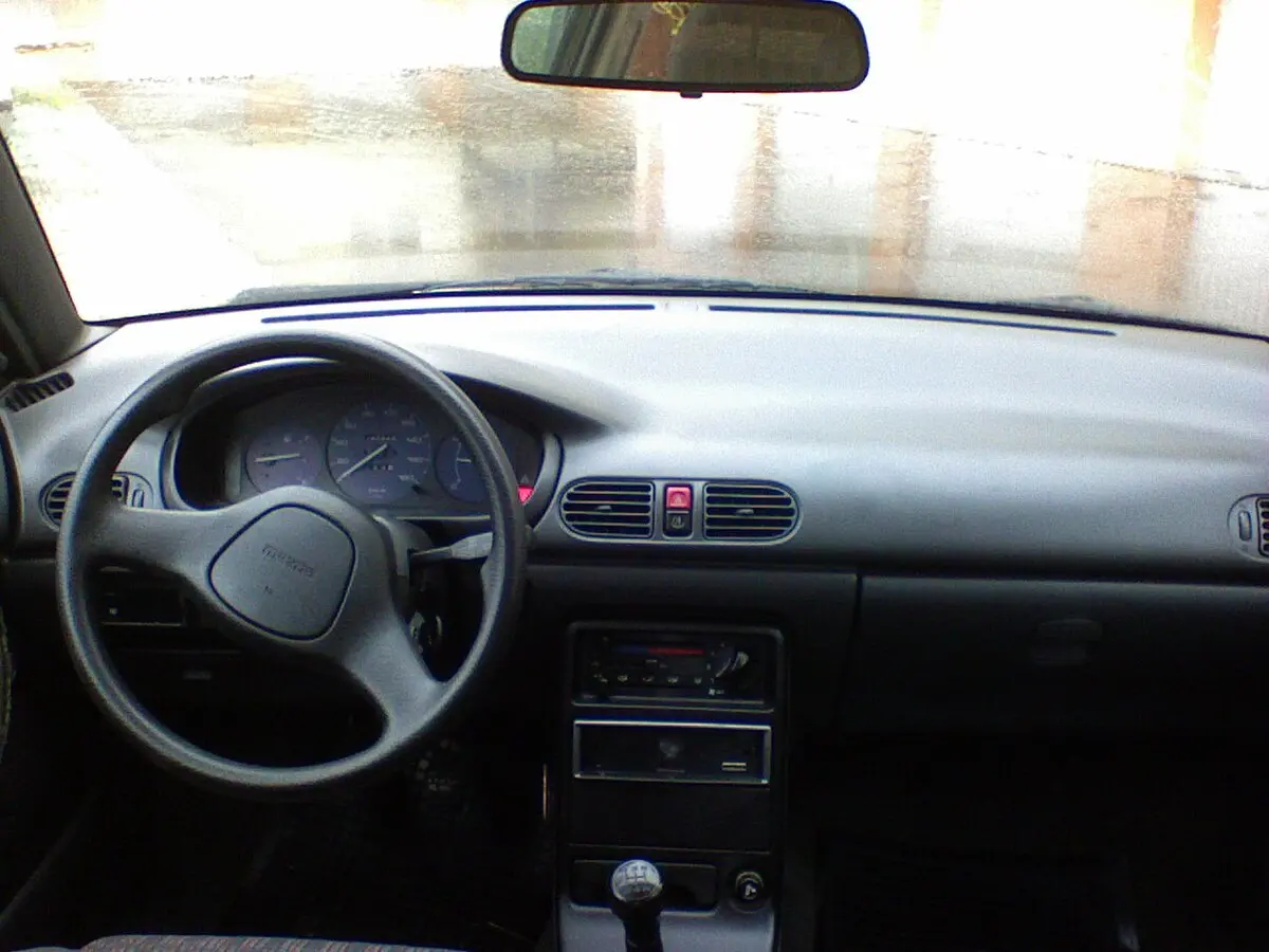Mazda 121 III Хэтчбек 3 дв. — сүрөт 5