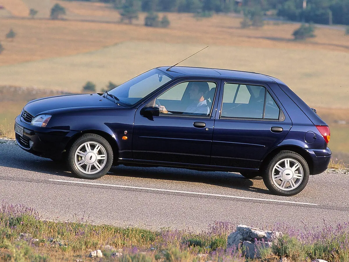 Mazda 121 III Хэтчбек 5 дв. — сүрөт 2